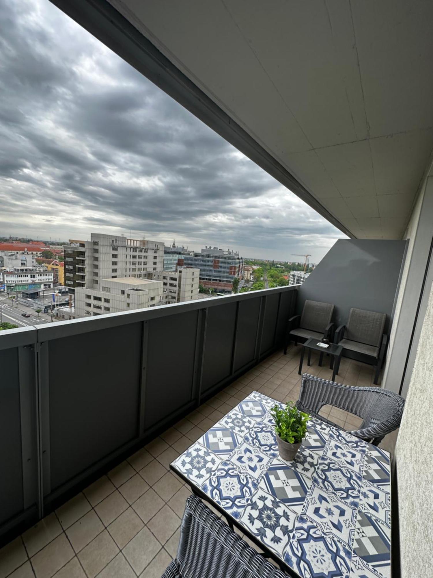 Central Apartment ティミショアラ エクステリア 写真